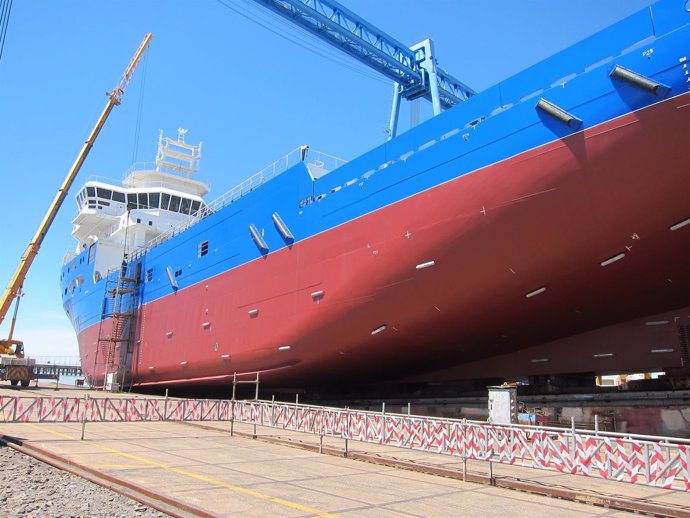 Barco 'Oceanix III' en los astilleros de Cotnsa. 