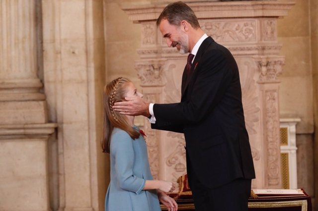 Felipe VI impone el Toisón de Oro a la Princesa de Asturias
