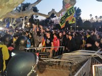 Los Mossos retiran el cordón policial en los accesos a la Ciutadella desde el paseo Companys