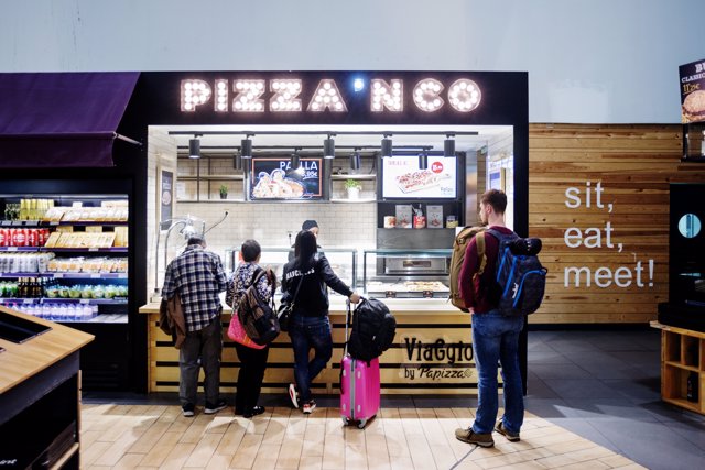 Resultado de imagen de Foodbox abre dos nuevos establecimientos Santagloria y Papizza en el aeropuerto de Barajas