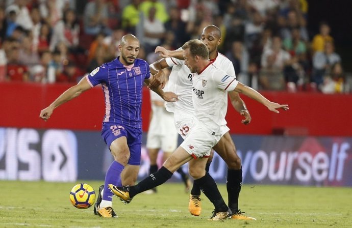 Nordin Amrabat controla un balón en un Sevilla-Leganés