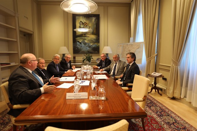 Nota Foment: De la Serna Es Reuneix Amb Membres Del Consell Assessor D'Infraestr