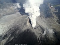 El volcán Popocatépetl escupe una columna de cenizas de 3 kilómetros y pone en alerta a tres estados mexicanos