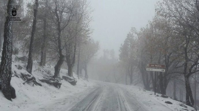 Carretera de la cumbre de Gran Canaria nevada