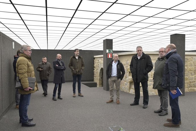 Visita del Ayuntamiento de Pamplona a los locales de Descalzos 47-53.