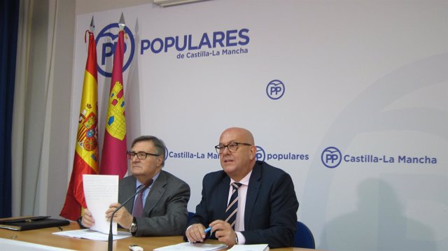 García-Tizón y Bravo en rueda de prensa                 