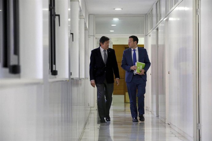 El presidente de Asturias, Javier Fernández, y el consejero Guillermo MArtínez