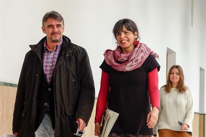 Juan Ignacio Moreno Yagüe y Teresa Rodríguez, de camino a la rueda de prensa