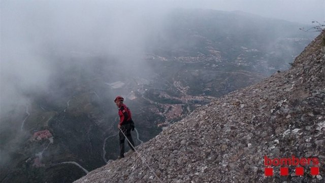 Els Bombers rescaten dos escaladors a Montserrat