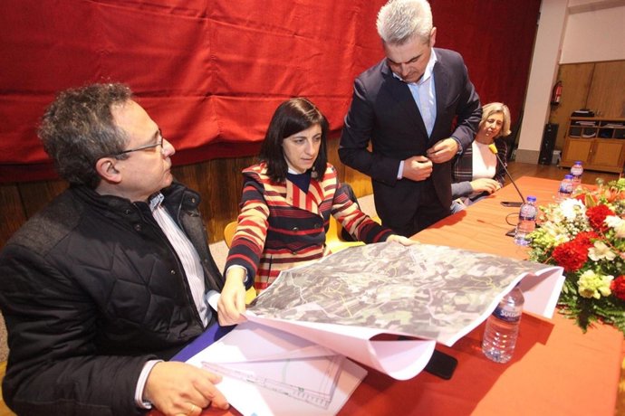 Ángeles Vázquez, Acompañada Polo Director Xeral De Desenvolvemento Rural, Miguel