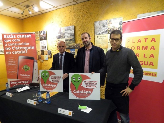 Adhesivo impulsado por la Plataforma per la Llengua y 'CatalApp'