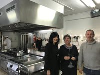 Cerca de 620 niños comen a diario en el comedor escolar del CEIP Allende salar de Gernika, gestionado por la AMPA 