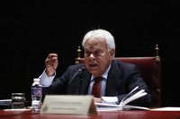Felipe González dice a Puigdemont que él "no es el derecho" sino un ciudadano y debe comparecer ante la Justicia
