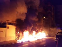 El incendio de contenedores obliga a desalojar dos edificios de Ibiza