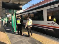 La Policía Nacional desarrolla una campaña de control en los transportes públicos de Navarra