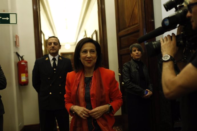 Margarita Robles en los pasillos del Congreso