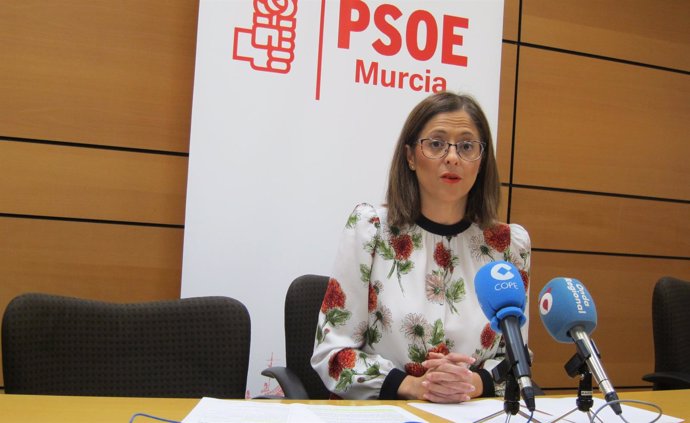 La portavoz PSOE de Murcia, Susana Hernandez en rueda de prensa