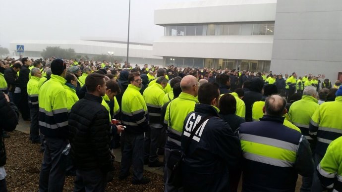 Los trabajadores de Opel se han concentrado esta mañana.