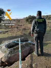 Dos detenidos por tratar de robar un sepulcro medieval