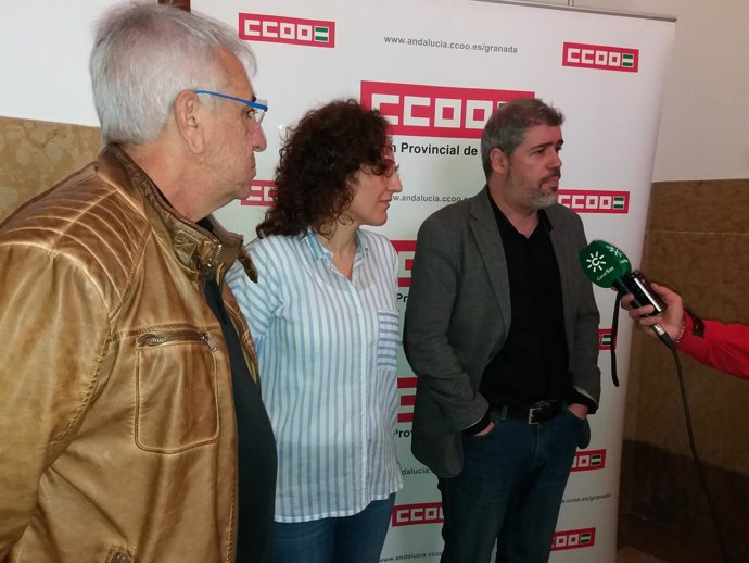 Unai Sordo, líder de CCOO, junto con Nuria López  y Ricardo Flores