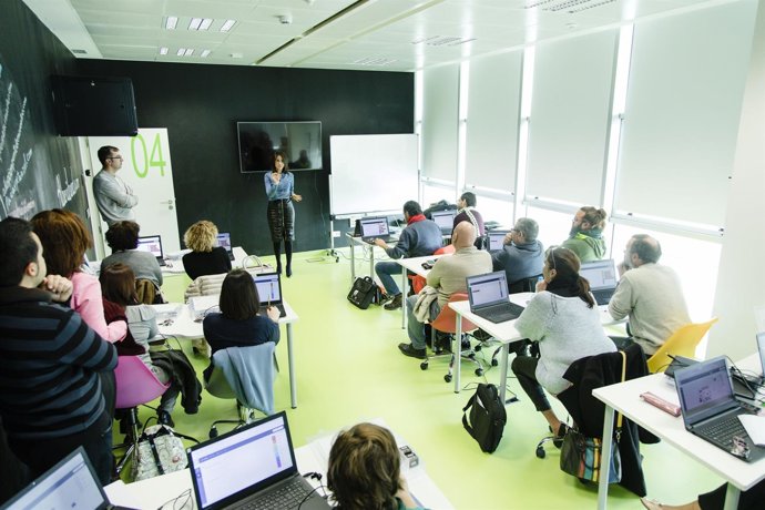 Los técnicos de los Centros Guadalinfo comienzan su formación en robotica.