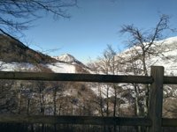 La nieve obliga al uso de cadenas en Pajares, que está cerrado para vehículos pesados