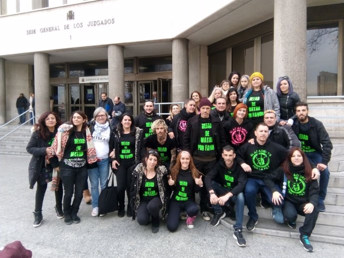 Activistas animalistas que saltaron a la Plaza de Toros de Las Ventas