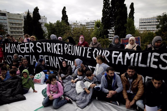 Protestas de refugiados por la reunificación familiar en Atenas