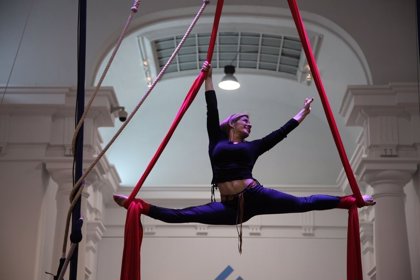 Acrobacias En El Museo El Circo Llega Por Primera Vez Al Centre Del Carme De La Mano De Gran Fele