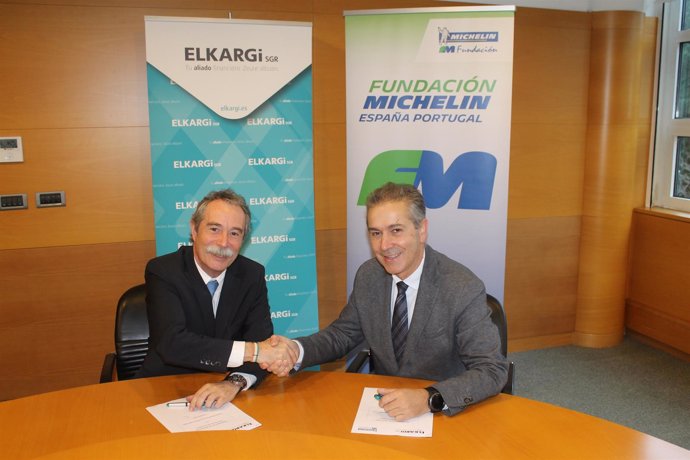 Firma del convenio entre Elkargi y Michelin.