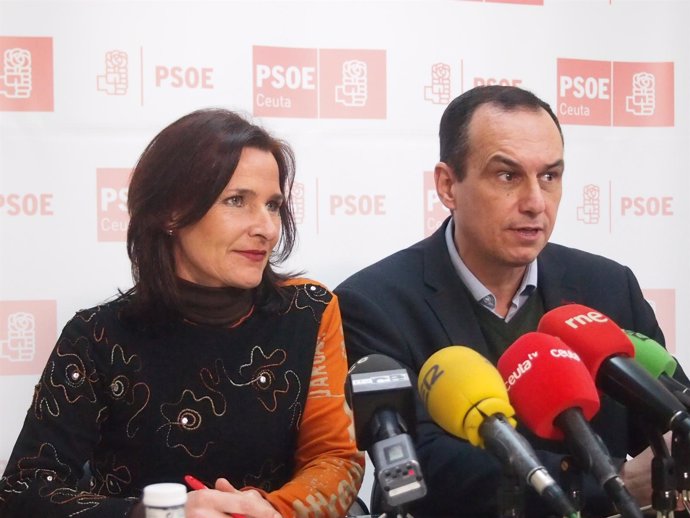 Seijo con el secretario general del PSOE de Ceuta, Manuel Hernández