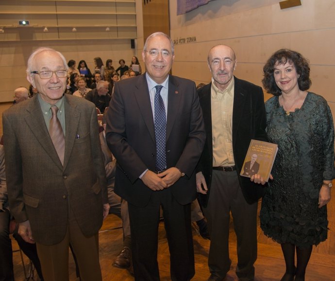 L'historiador Manel Lladonosa amb el rector de la UdL Roberto Fernandez