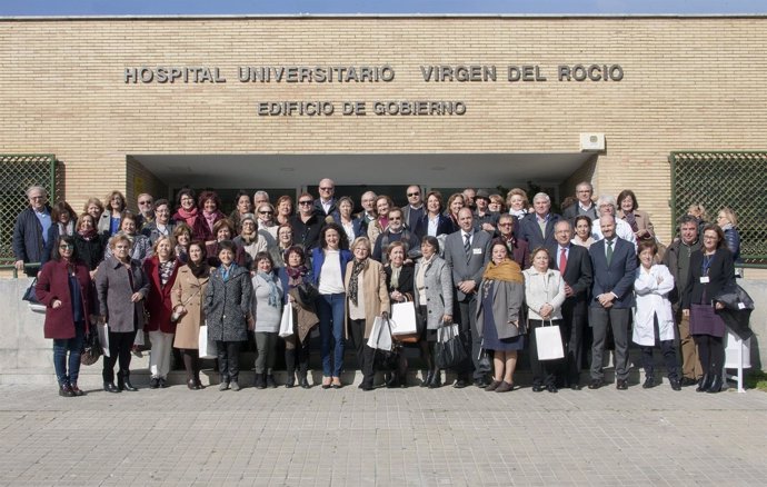 El Hospital Virgen del Rocío rinde homenaje a sus jubilados