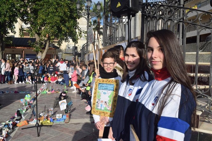 2 Fotos Junta (Día De La Paz Plaza De Las Monjas)