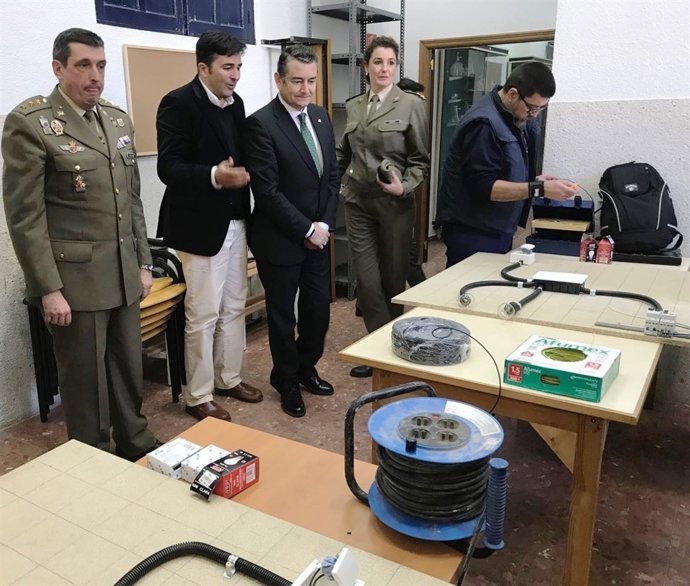 Sanz visita la Delegación de Defensa en Andalucía