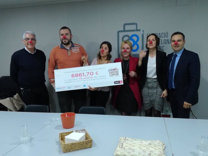 Fundació Barcelona Comerç entrega el cheque a Pallapupas