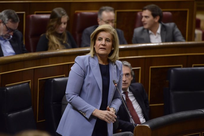 Fátima Báñez en la sesión de control al Gobierno en el Congreso
