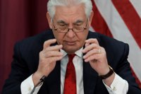 Tillerson sugiere que los militares intervengan y Maduro se exilie en Cuba