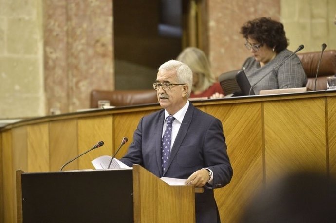 Manuel Jiménez Barrios, en el Pleno del Parlamento