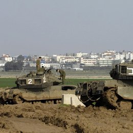soldados de israel en la frontera de la franja de gaza