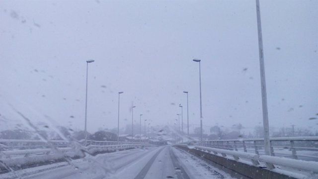 Carretera de Cantabria nevada                             