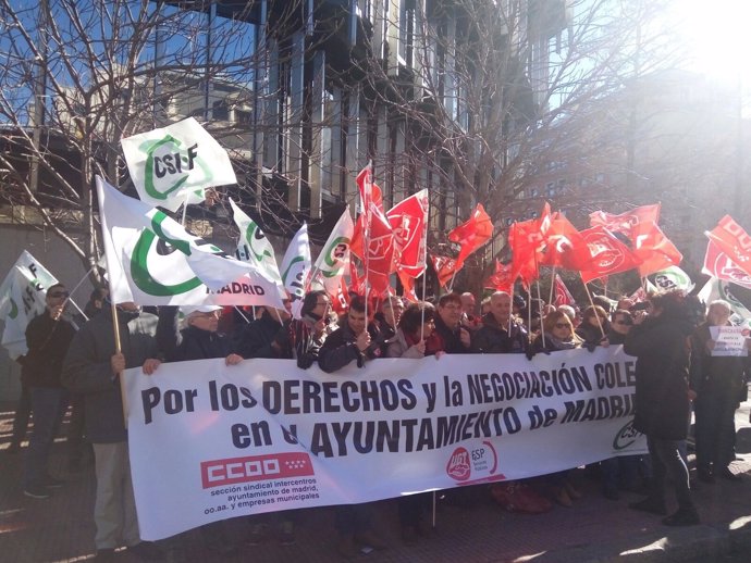 Protesta de los empleados públicos contra la Delegación del Gobierno en Madrid