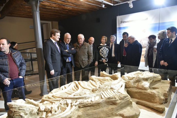 Inauguración Centro Paleontológico de Enciso por Ceniceros