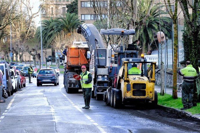 Inicio del asfaltado en Joaquín Costa