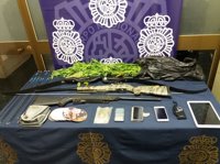 Prisión bajo fianza de 10.000 euros para el detenido por dar drogas y regalos a menores en una caravana