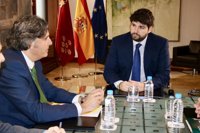 Comunidad colaborará con los productores de energía fotovoltaica en campaña de difusión de las ventajas del autoconsumo