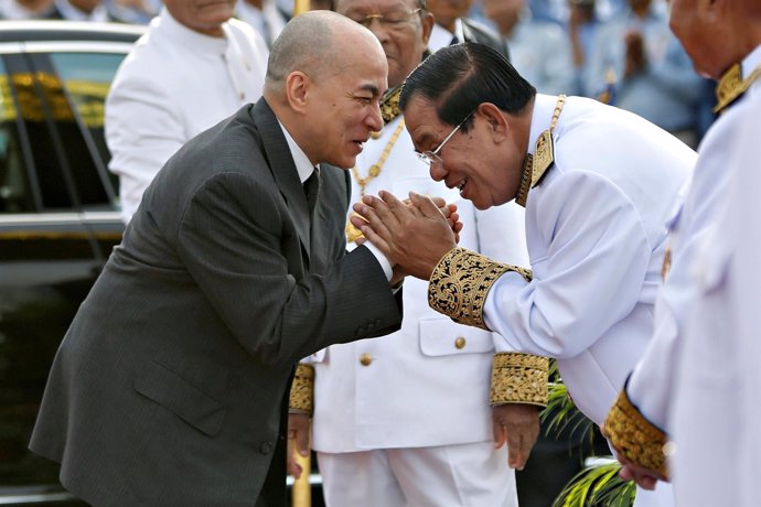 El rey Norodom Sihamoni y el primer ministro, Hun Sen