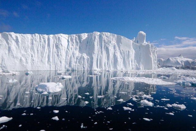 Frente de glaciar en el mar