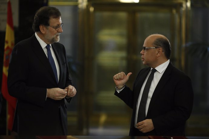 Rajoy con el secretario general de Coalición Canaria, José Miguel Barragán