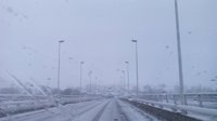 La nieve cierra acceso a Cantabria por A-67 y deja coches atrapados en algunas localidades